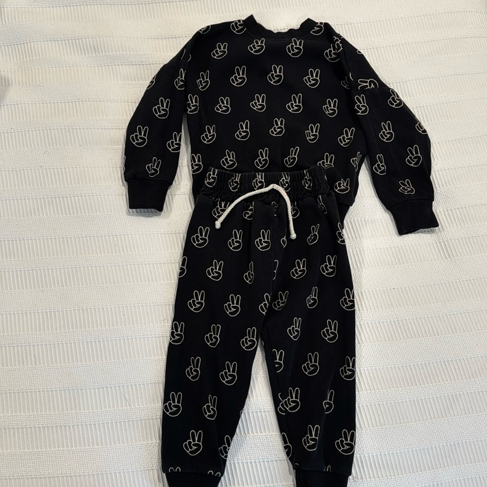 Excellent condition matching set “good vibes” size 2T